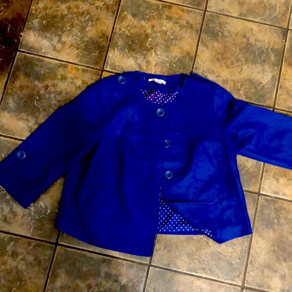 Pretty Blue Linen blend lined,great detailing w/pockets!